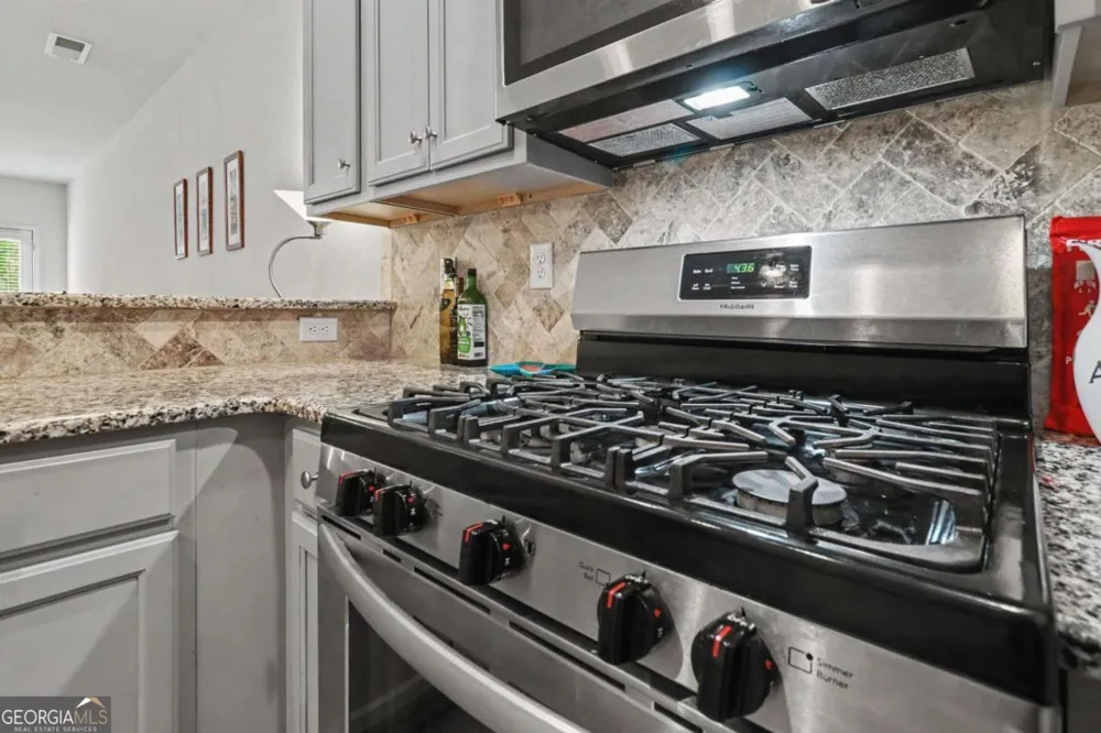 85 Castlemoor LOOP Adairsville, GA 30103