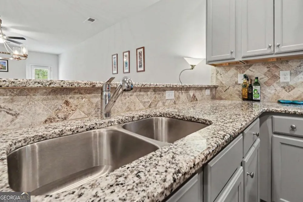 85 Castlemoor LOOP Adairsville, GA 30103