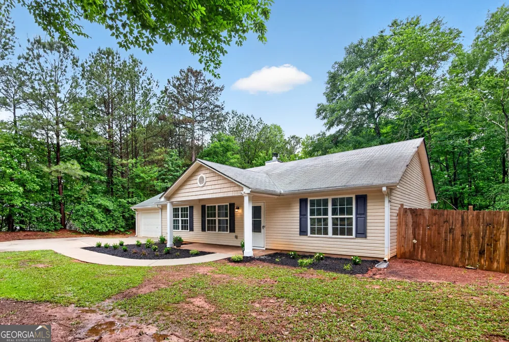 48 Fawn DR Grantville, GA 30220