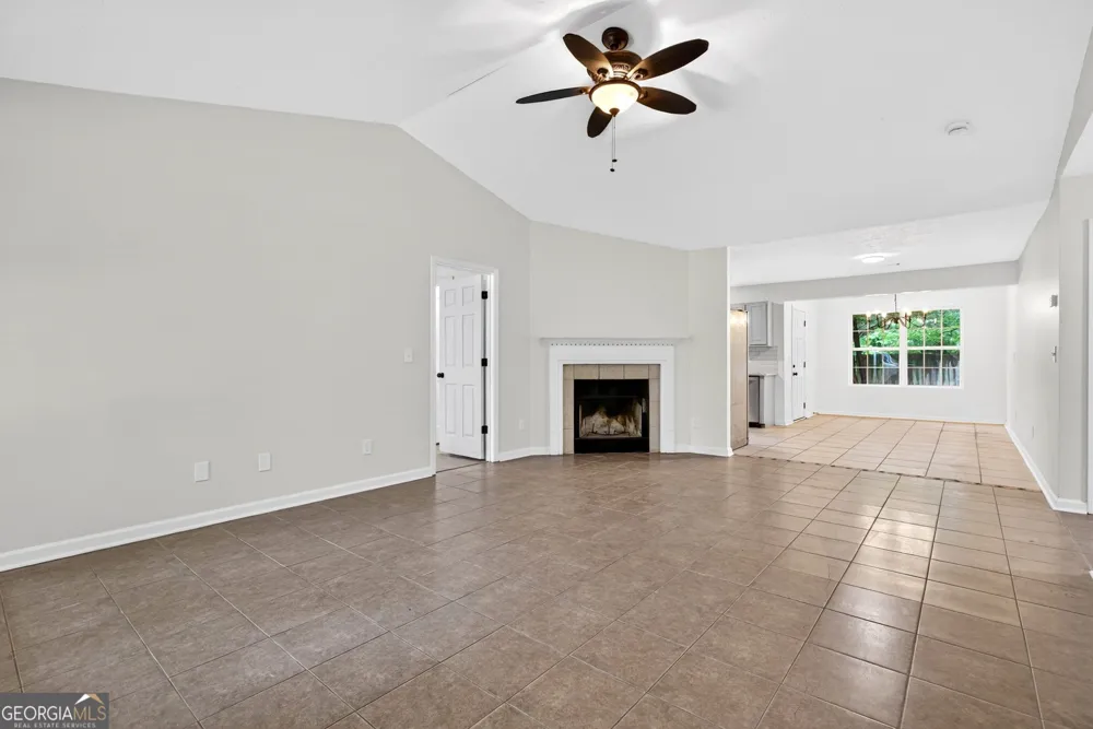 48 Fawn DR Grantville, GA 30220