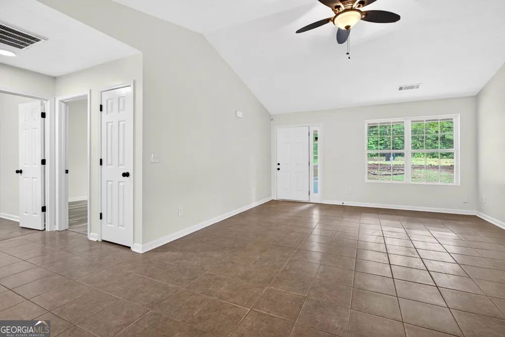 48 Fawn DR Grantville, GA 30220