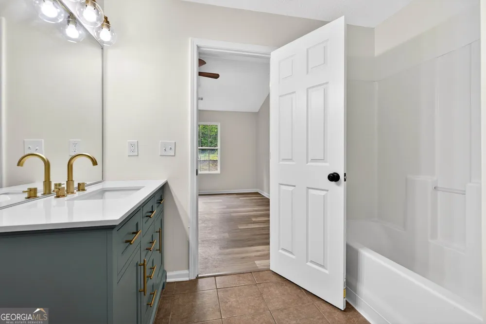 48 Fawn DR Grantville, GA 30220