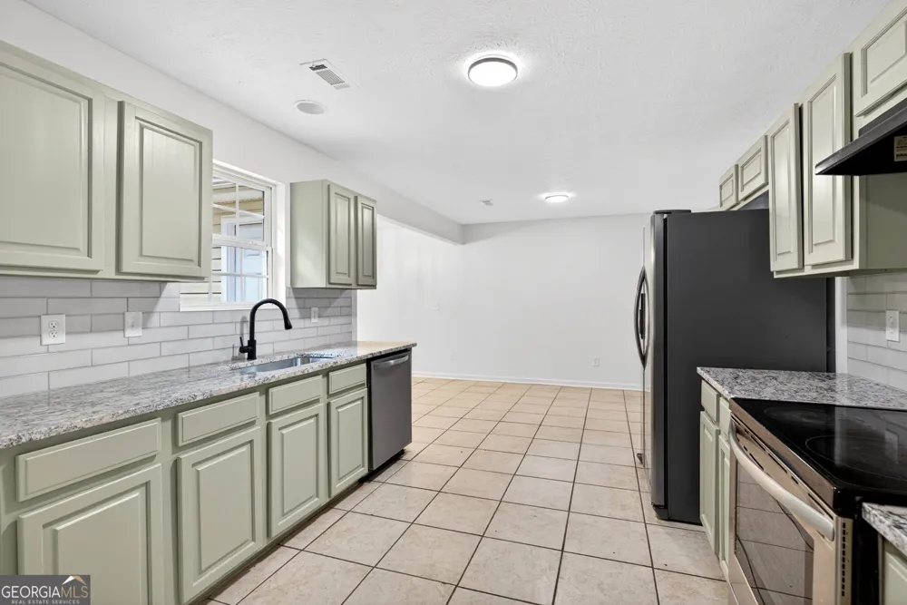 48 Fawn DR Grantville, GA 30220