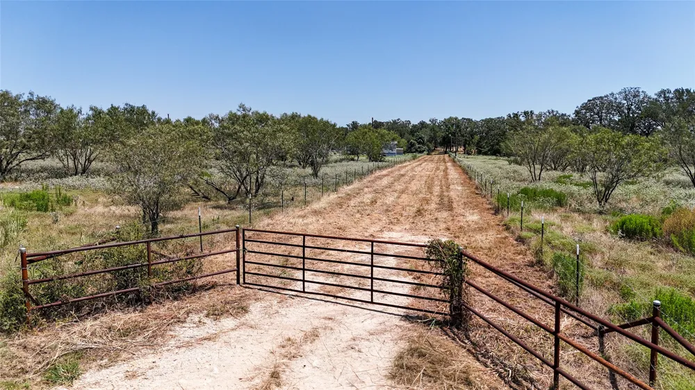 4177 Old Colony Line Road Lockhart, TX 78644
