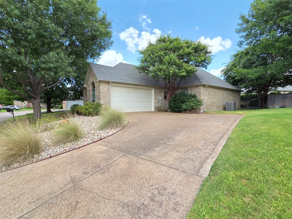 1121 Gabriel Lane Fort Worth, TX 76116