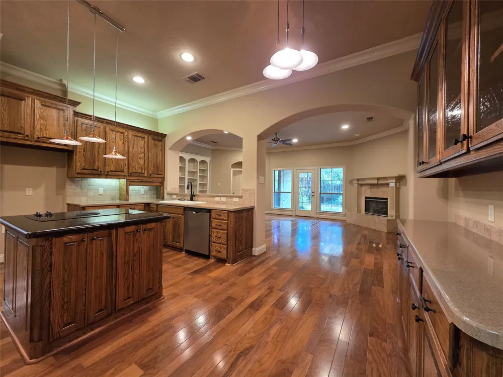 1121 Gabriel Lane Fort Worth, TX 76116