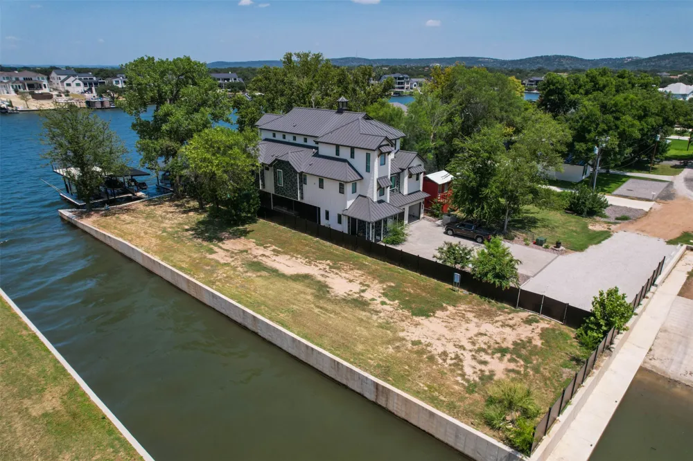 39 Harris Loop Kingsland, TX 78639