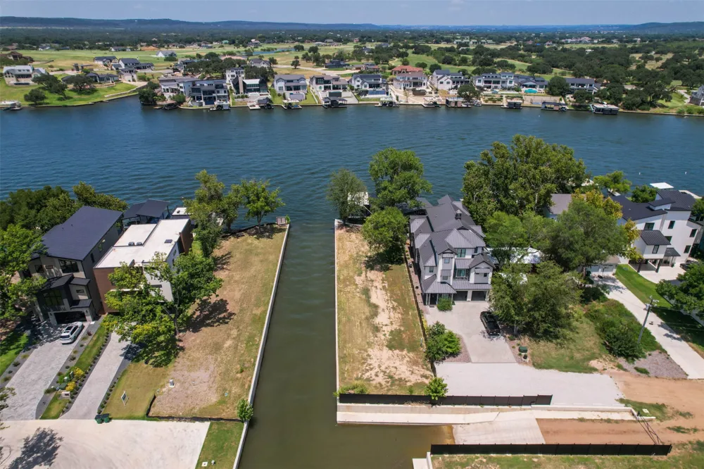 39 Harris Loop Kingsland, TX 78639