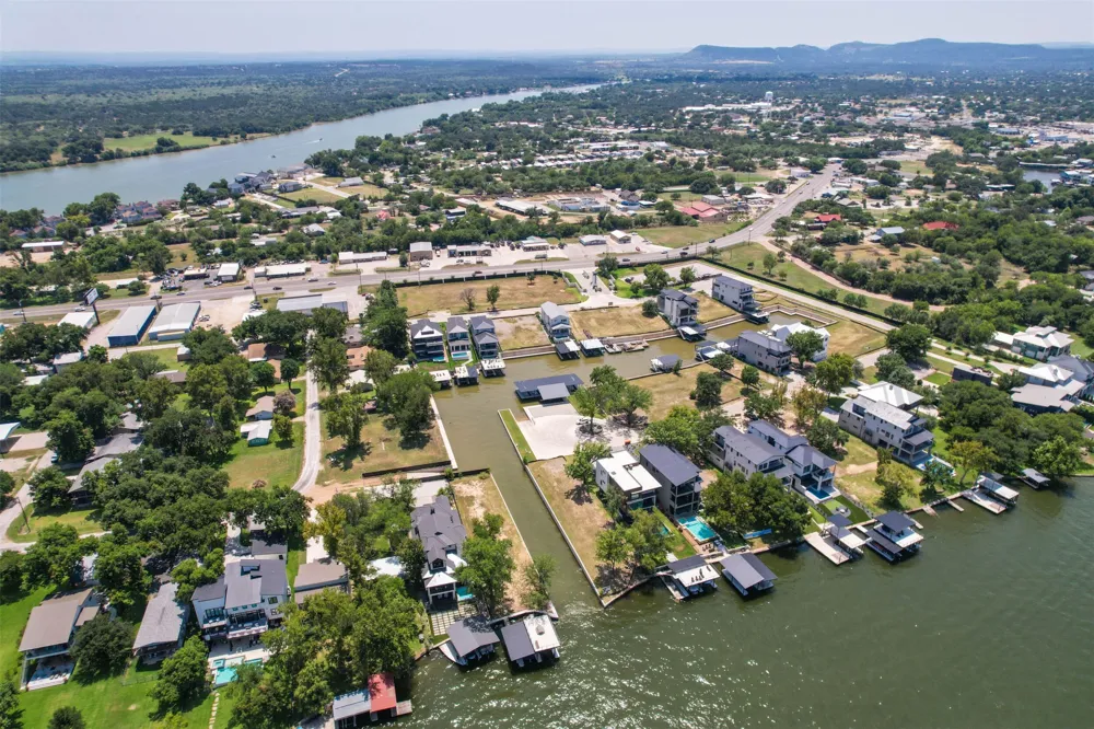 39 Harris Loop Kingsland, TX 78639