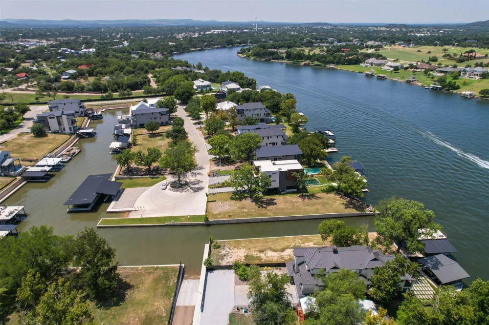 39 Harris Loop Kingsland, TX 78639