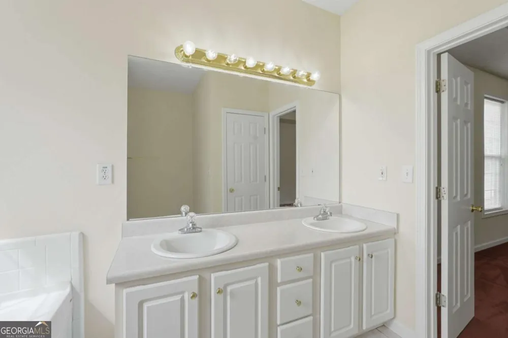 95 Old Hickory LN Oxford, GA 30054