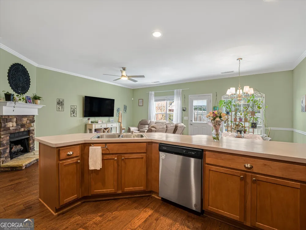 127 Linton DR Acworth, GA 30102