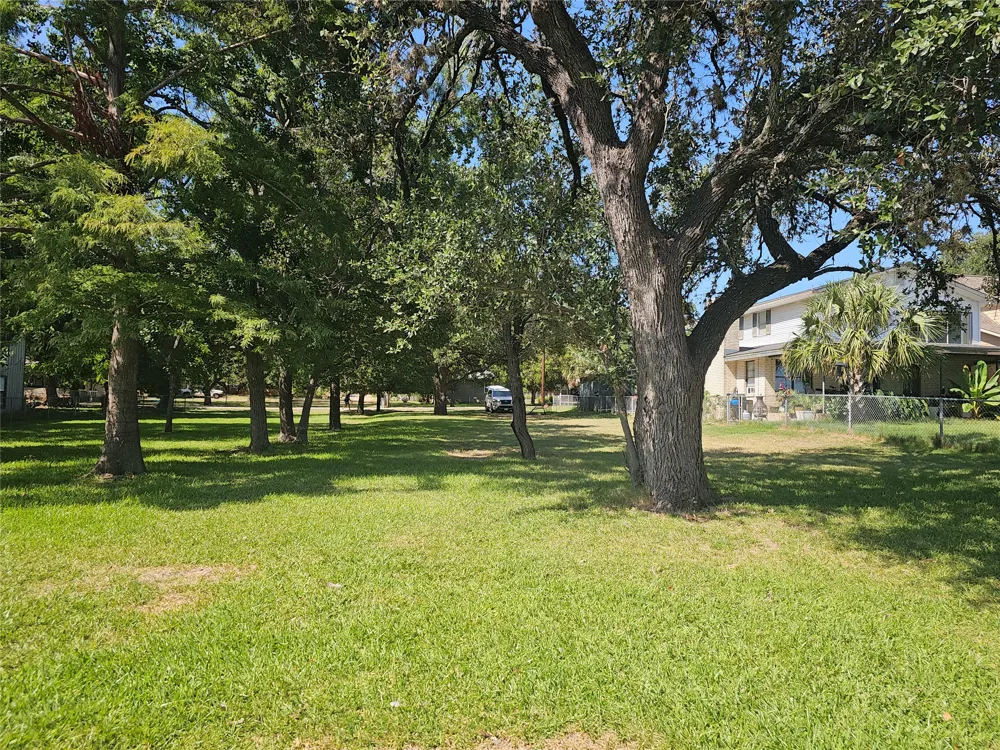 124 S Shorewood Drive Granite Shoals, TX 78654