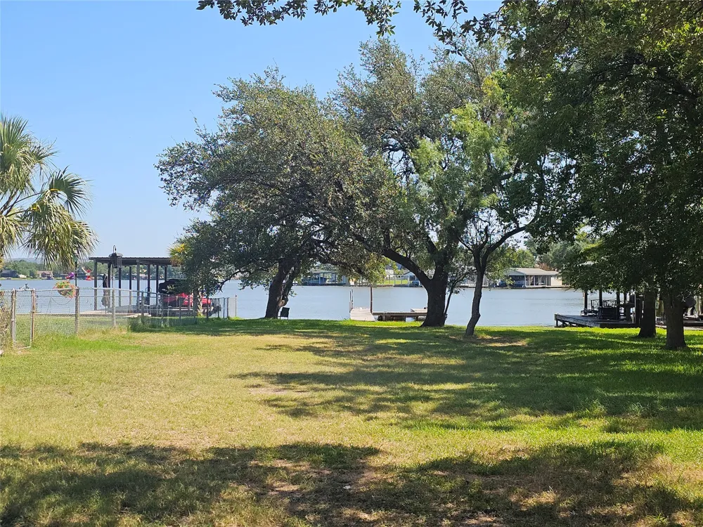 124 S Shorewood Drive Granite Shoals, TX 78654