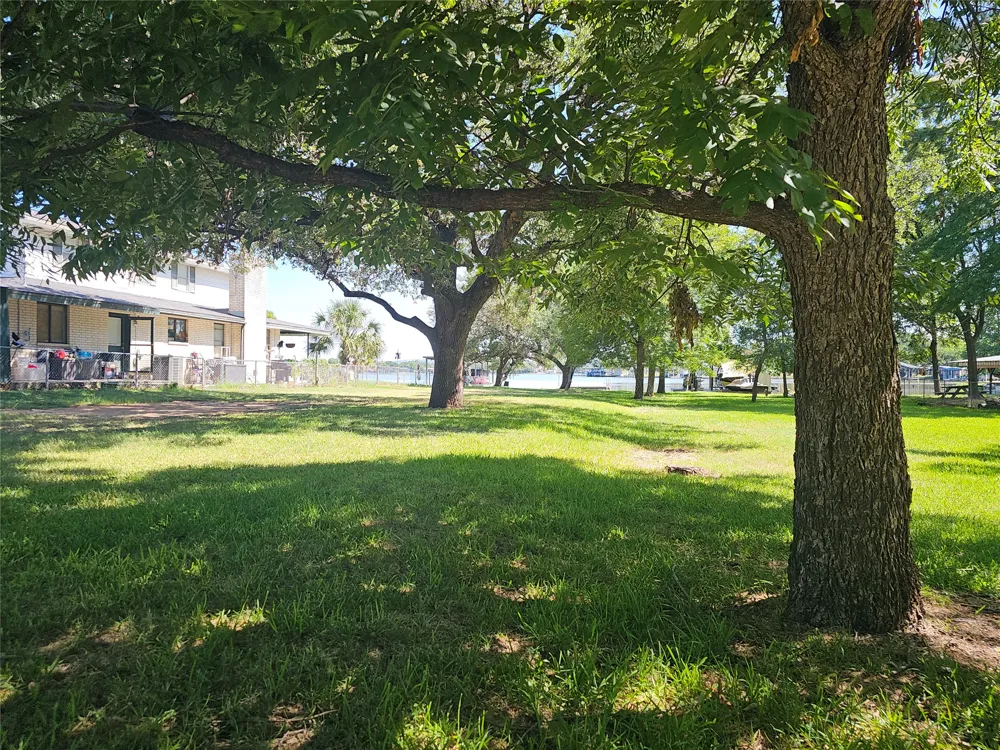 124 S Shorewood Drive Granite Shoals, TX 78654
