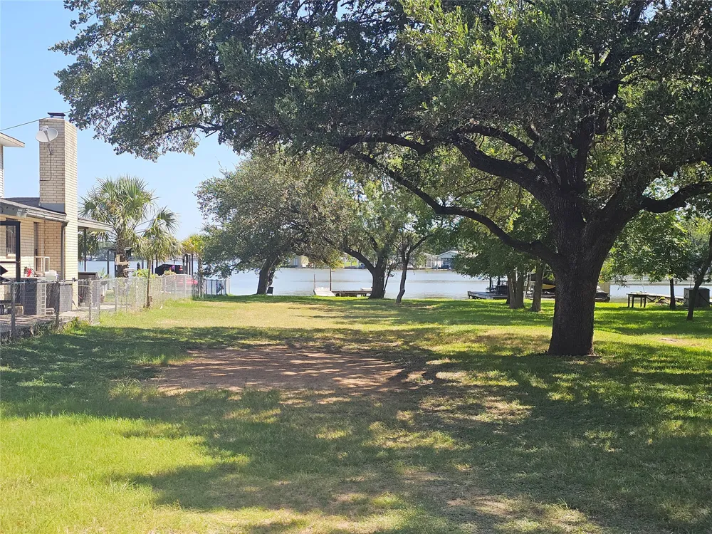 124 S Shorewood Drive Granite Shoals, TX 78654