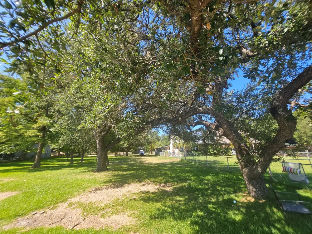 124 S Shorewood Drive Granite Shoals, TX 78654