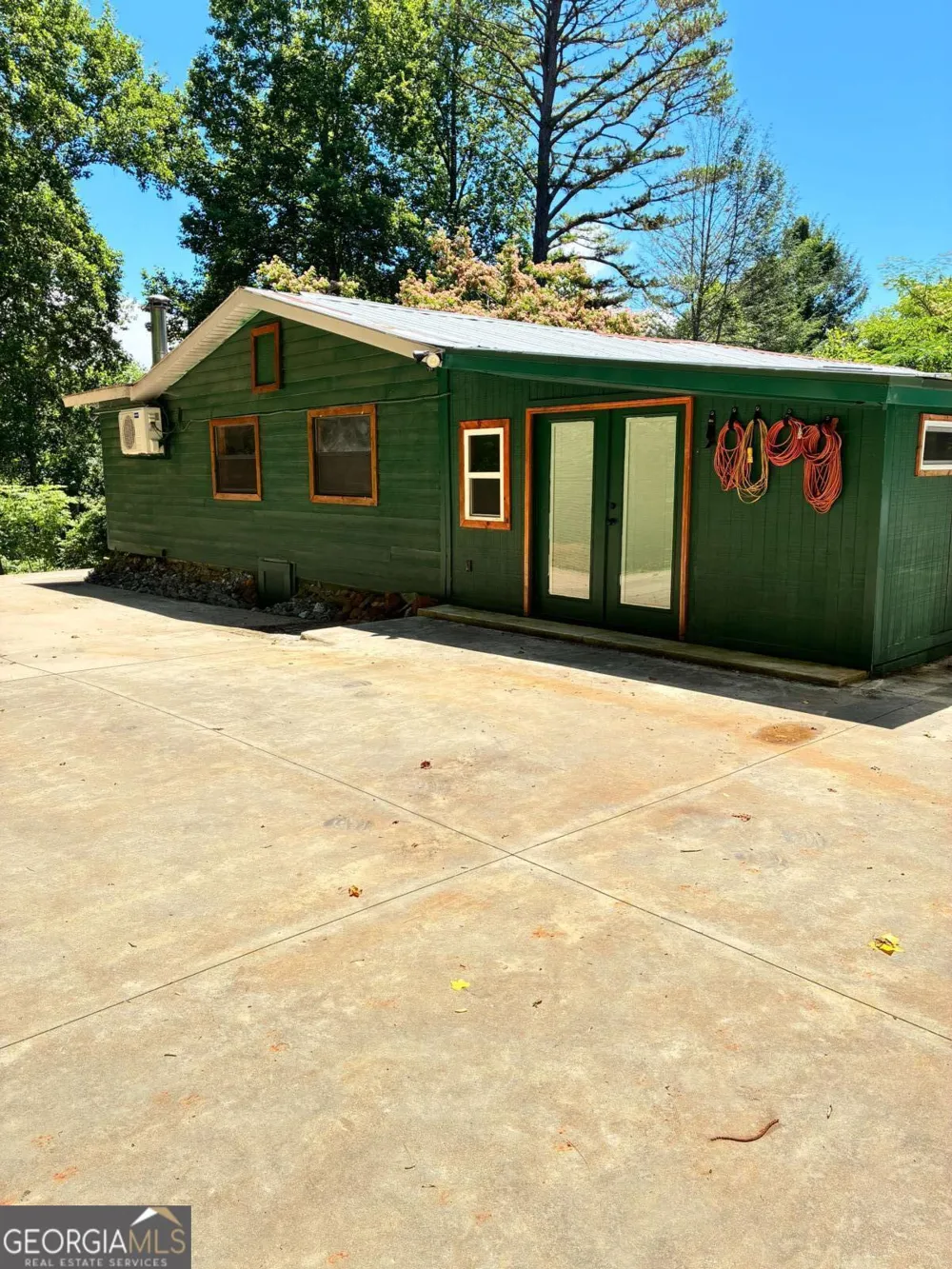 521 Sunnyside RD Hiawassee, GA 30546