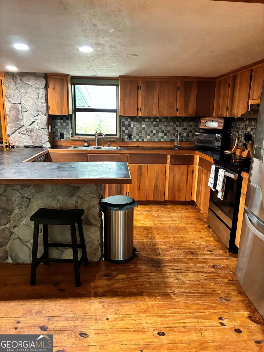 521 Sunnyside RD Hiawassee, GA 30546