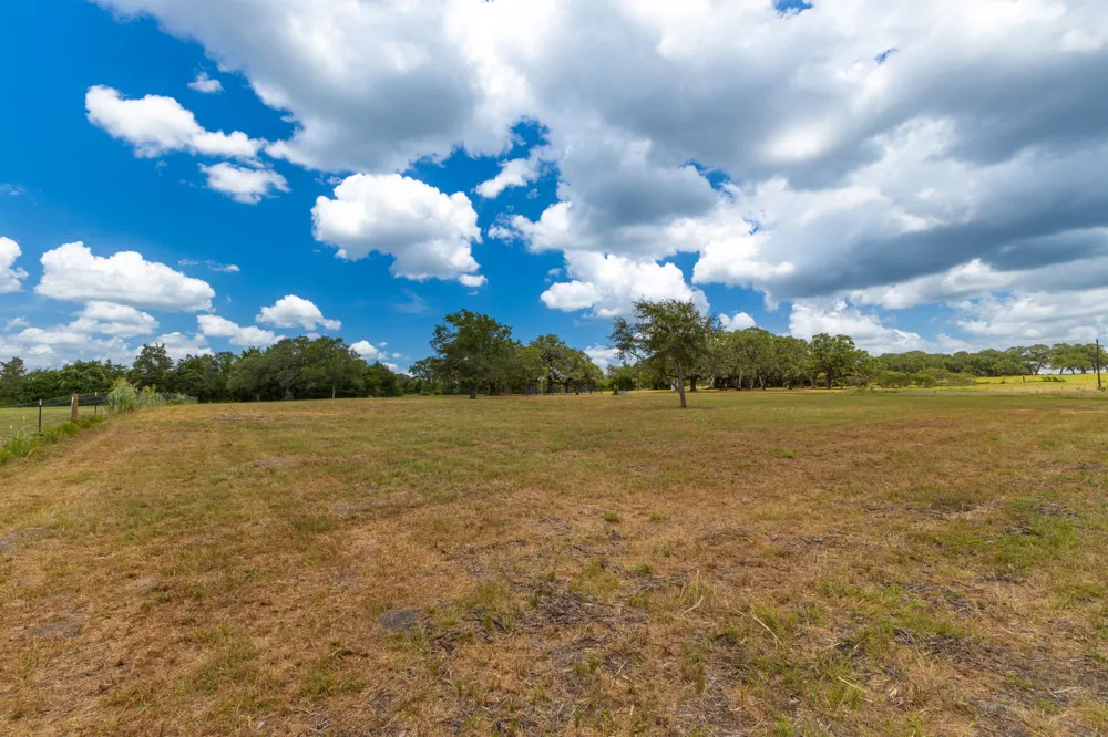 2160 Baca Loop Flatonia, TX 78941