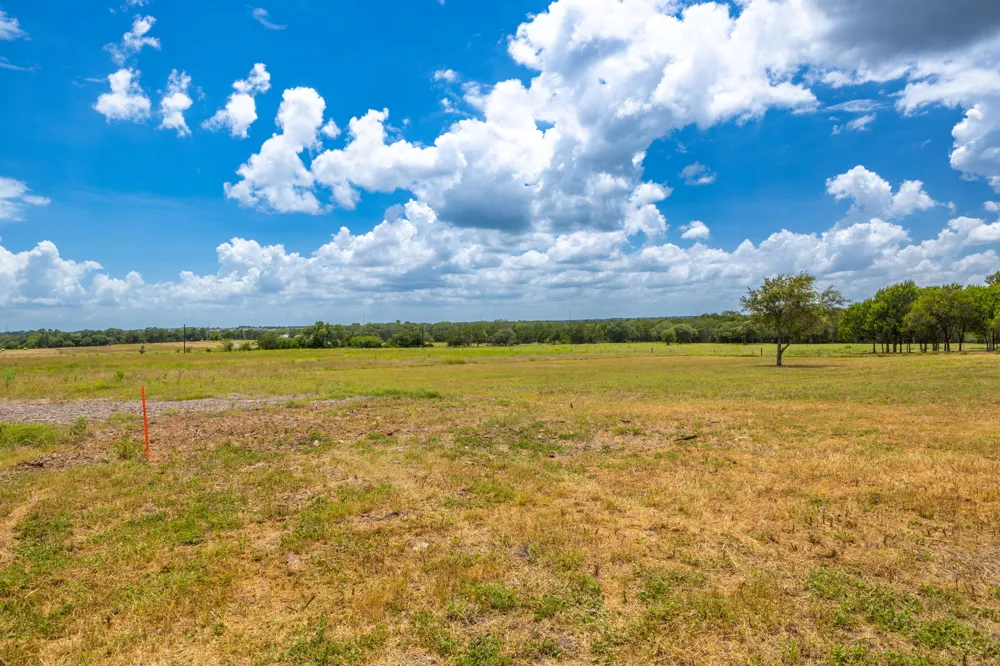 2160 Baca Loop Flatonia, TX 78941