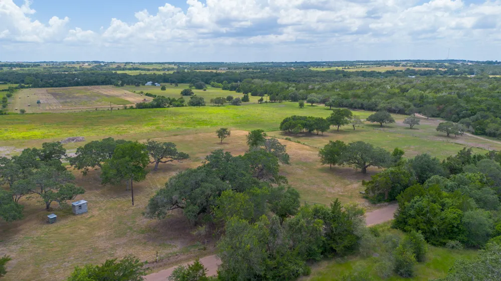 2160 Baca Loop Flatonia, TX 78941