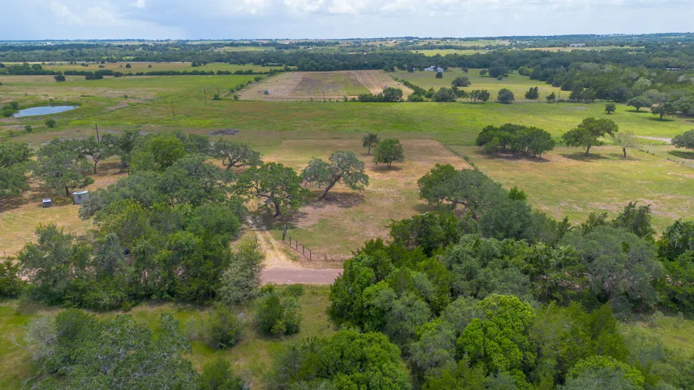 2160 Baca Loop Flatonia, TX 78941