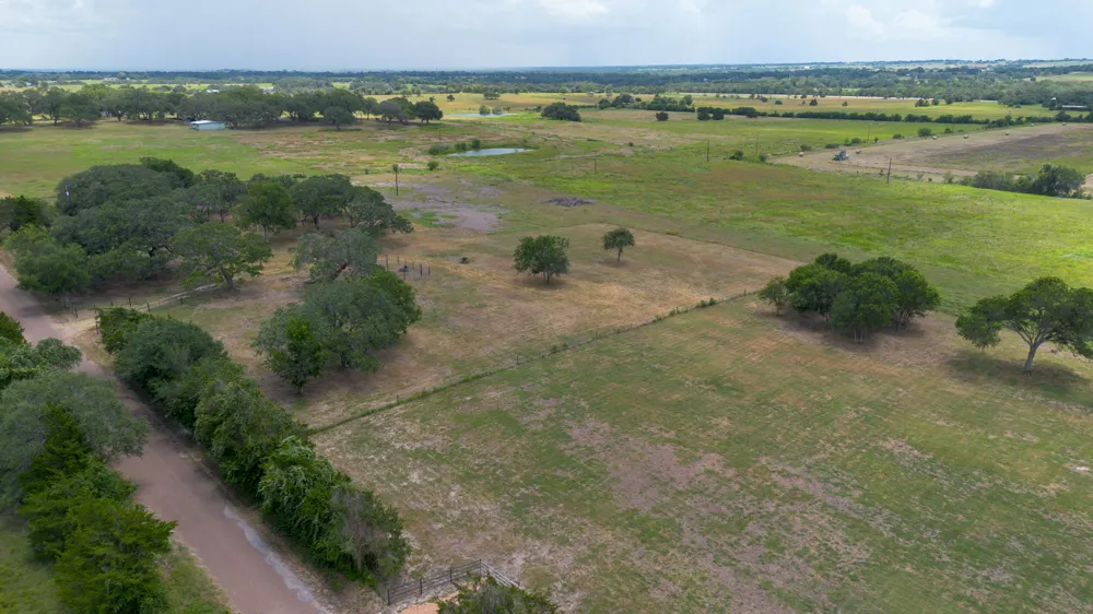 2160 Baca Loop Flatonia, TX 78941