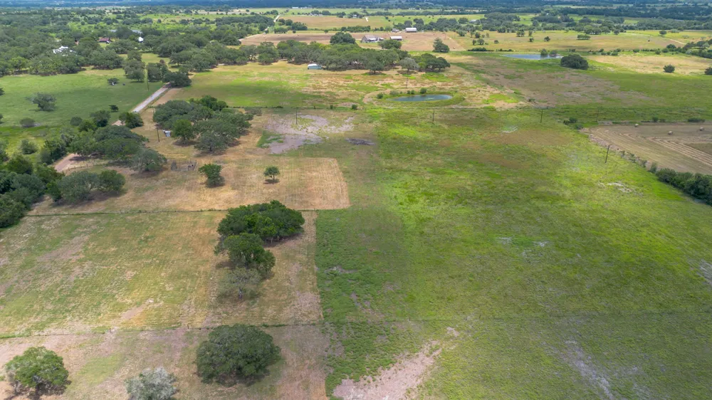 2160 Baca Loop Flatonia, TX 78941