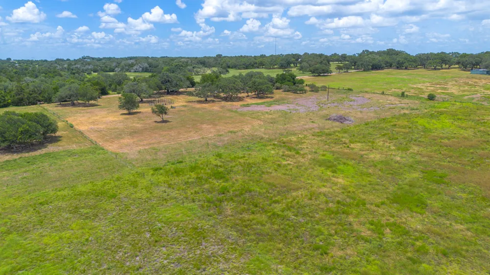 2160 Baca Loop Flatonia, TX 78941