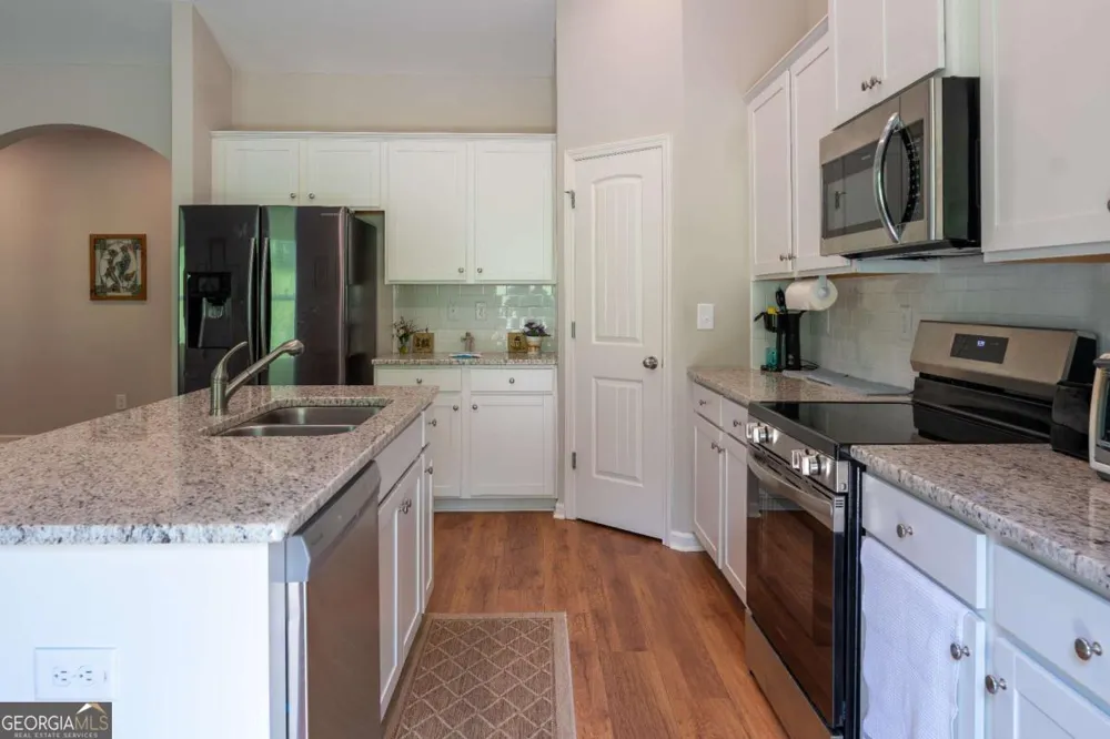 46 Roundabout LN NW Adairsville, GA 30103