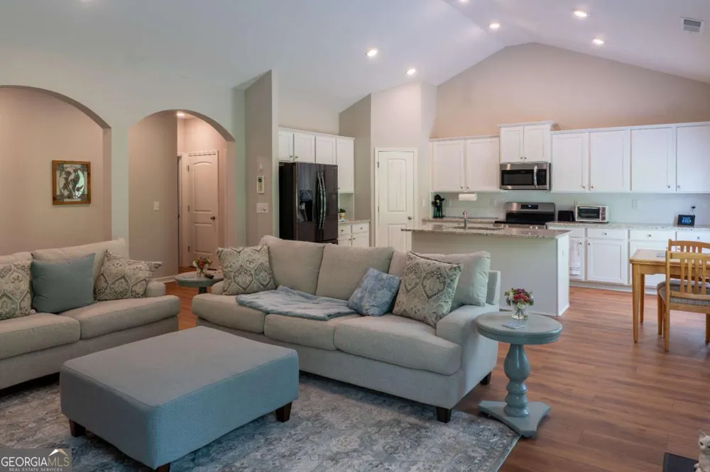 46 Roundabout LN NW Adairsville, GA 30103