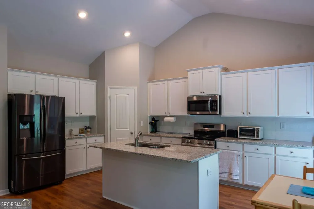 46 Roundabout LN NW Adairsville, GA 30103