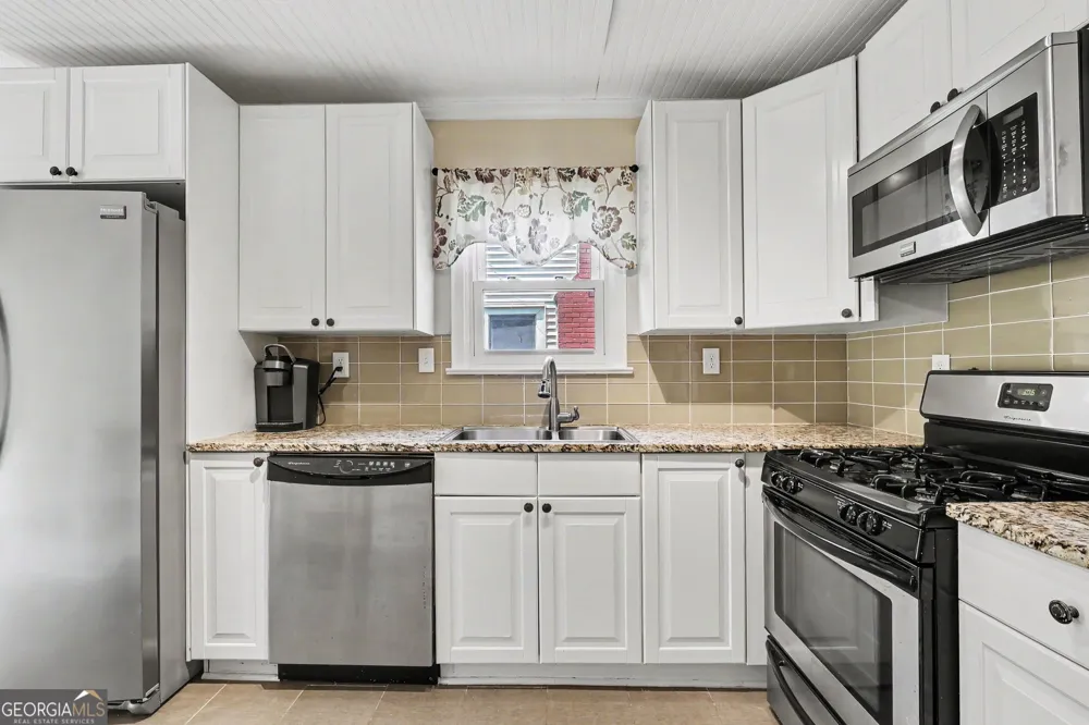 2531 Batavia ST East Point, GA 30344