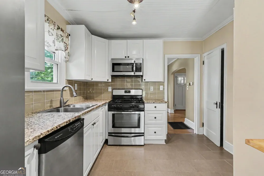 2531 Batavia ST East Point, GA 30344