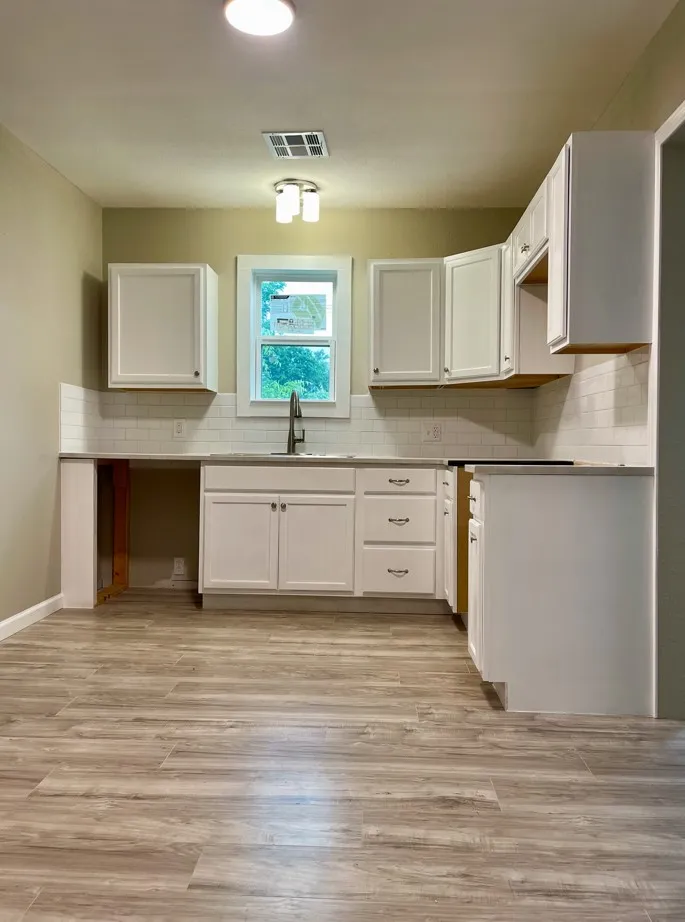 806 Central Avenue Cameron, TX 76520