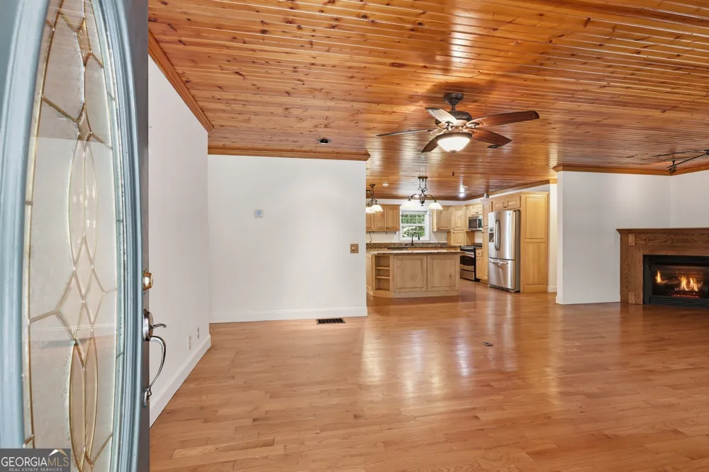 118 Brenda LN Clayton, GA 30525