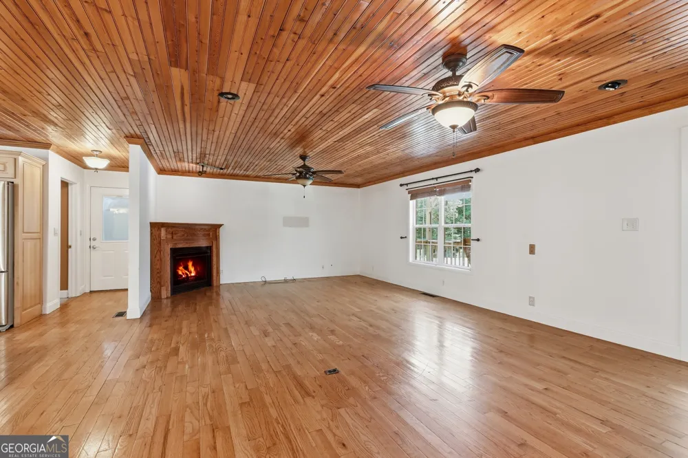 118 Brenda LN Clayton, GA 30525