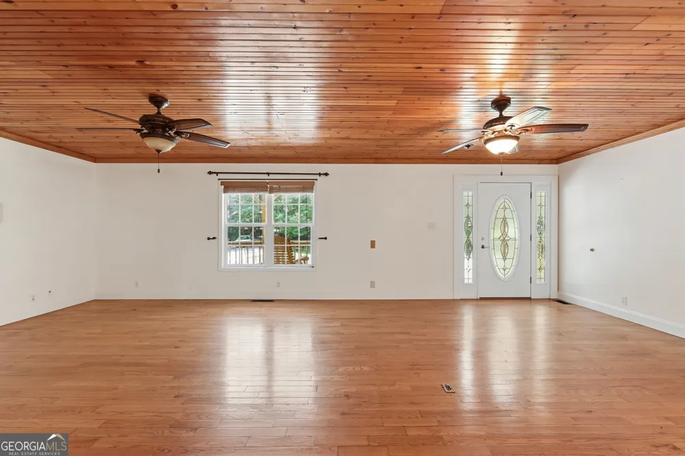 118 Brenda LN Clayton, GA 30525