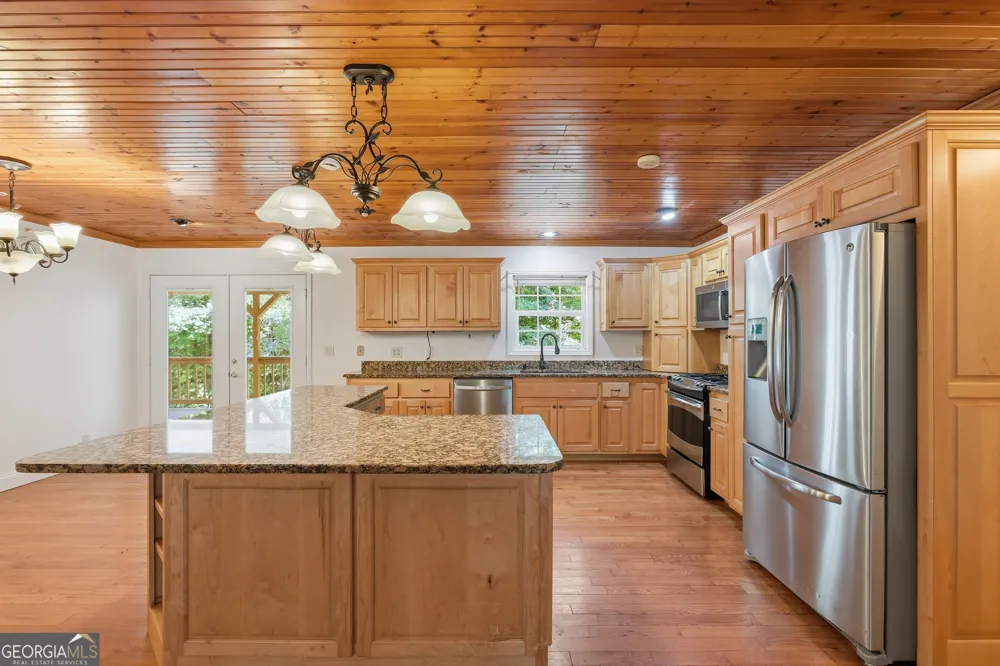 118 Brenda LN Clayton, GA 30525
