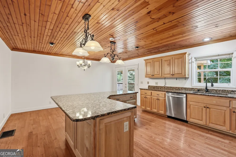 118 Brenda LN Clayton, GA 30525