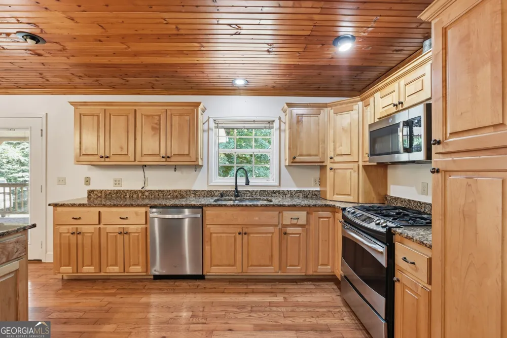 118 Brenda LN Clayton, GA 30525