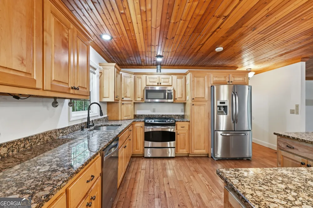 118 Brenda LN Clayton, GA 30525