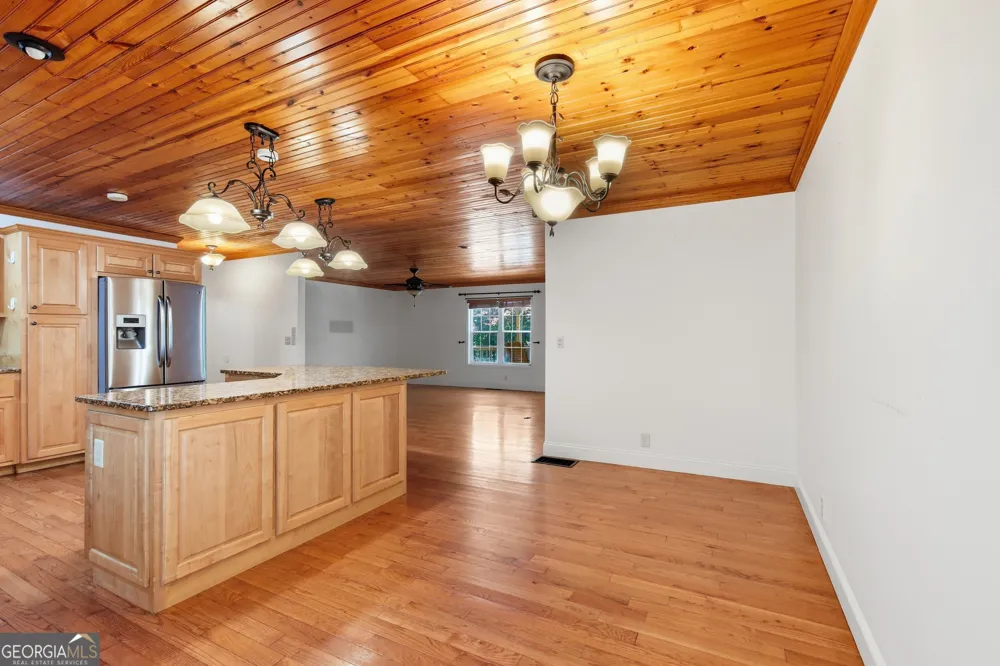 118 Brenda LN Clayton, GA 30525