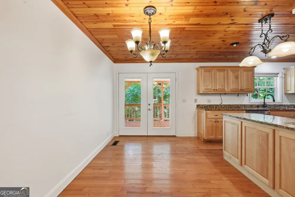 118 Brenda LN Clayton, GA 30525