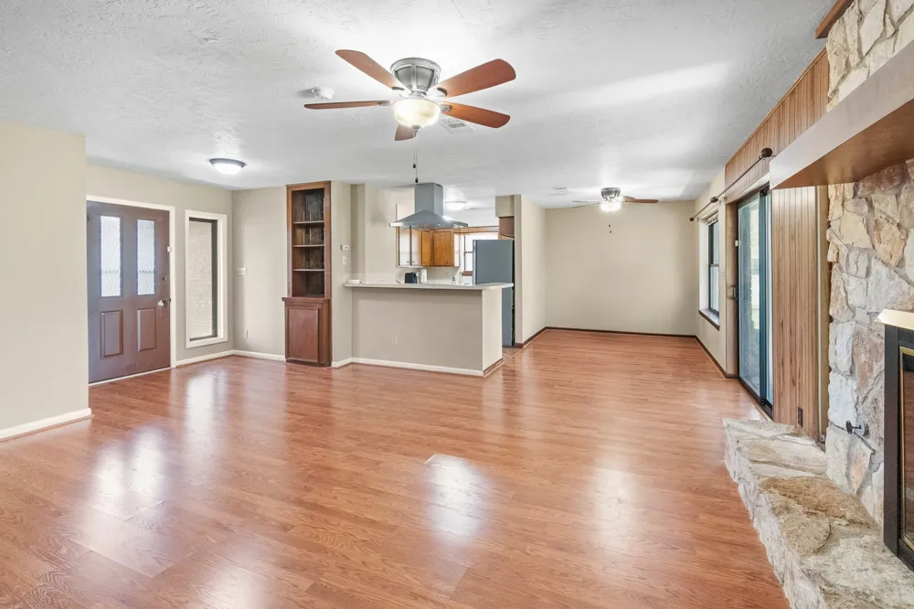 108 Meadow Creek Drive Schulenburg, TX 78956
