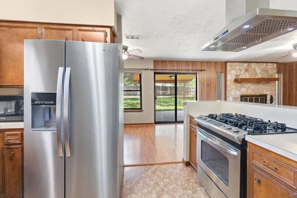 108 Meadow Creek Drive Schulenburg, TX 78956