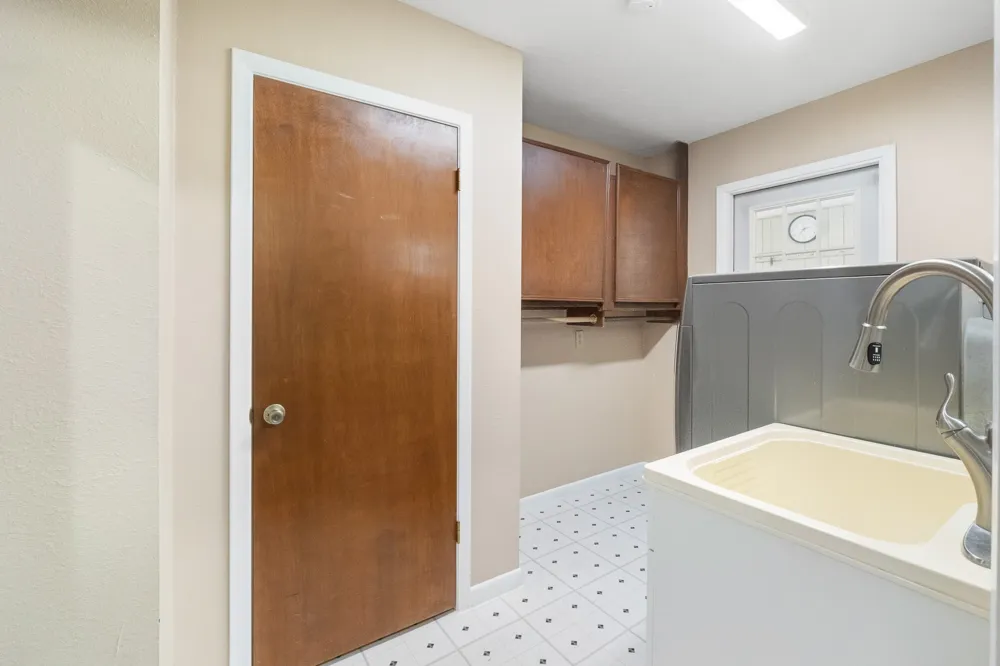 108 Meadow Creek Drive Schulenburg, TX 78956