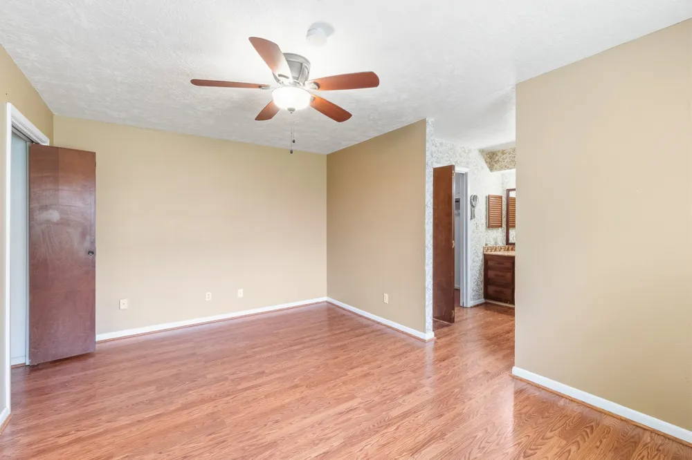 108 Meadow Creek Drive Schulenburg, TX 78956