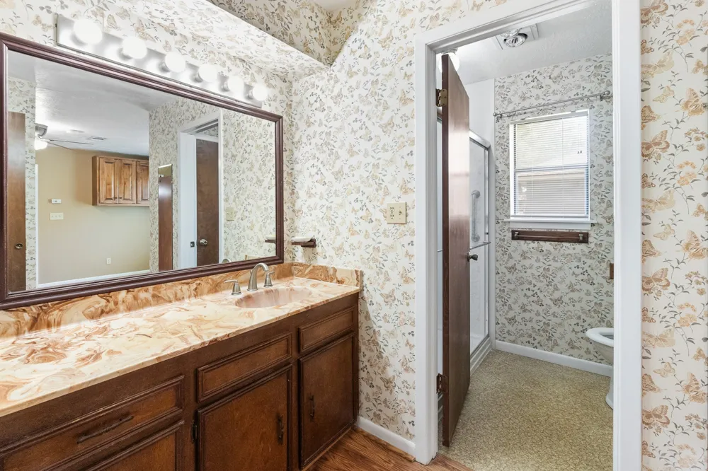 108 Meadow Creek Drive Schulenburg, TX 78956